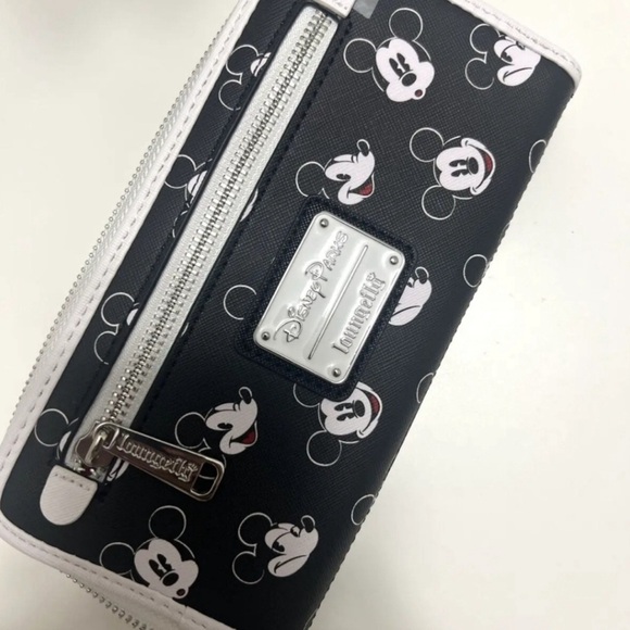 NWT Loungefly Disney park Mickey Mouse zip around wallet - Picture 3 of 3